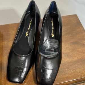 New in box Easy Spirit Black